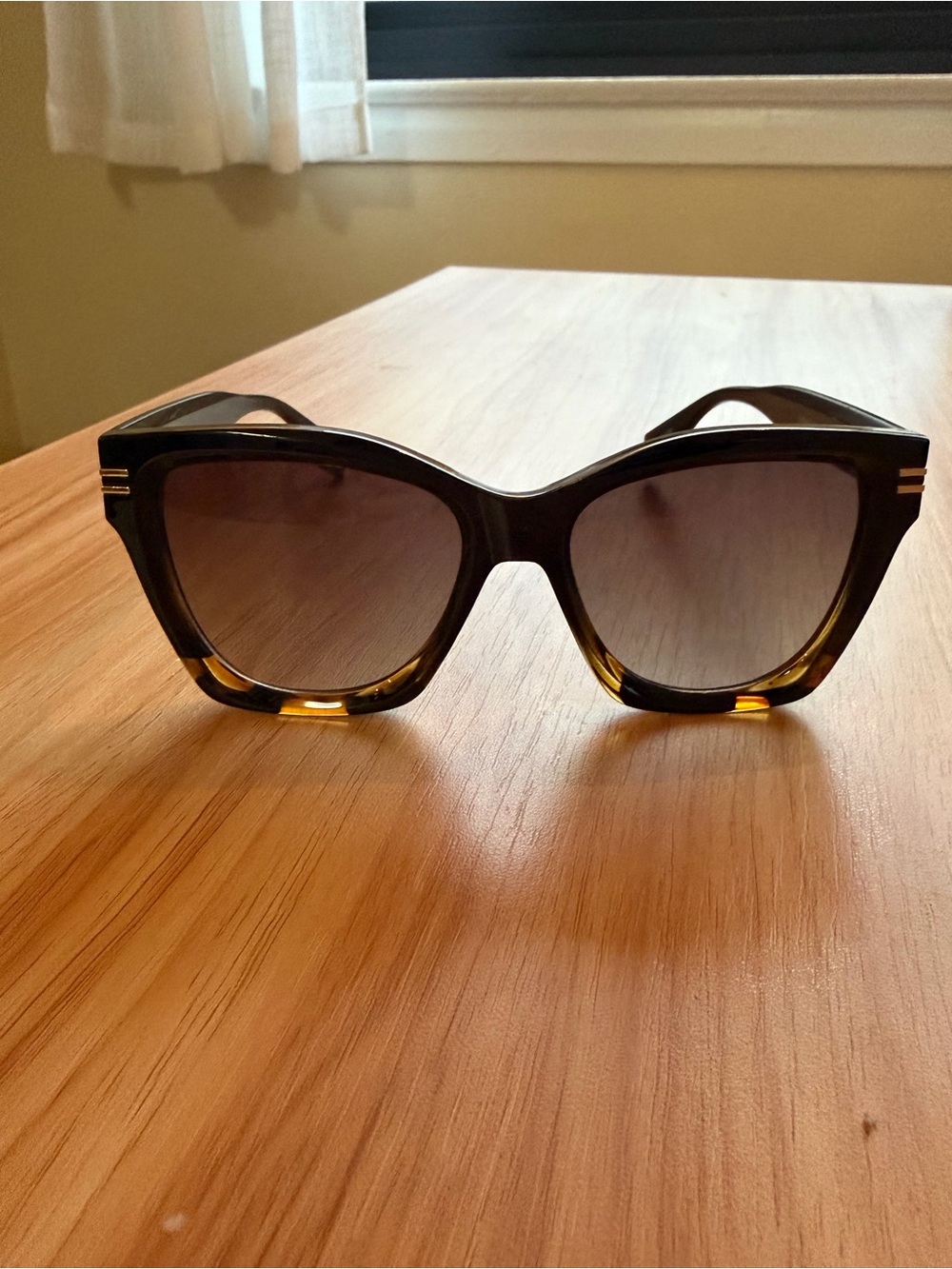 Foster Grant Black Tortoiseshell Women's Sunglasses - Picture 3 of 4